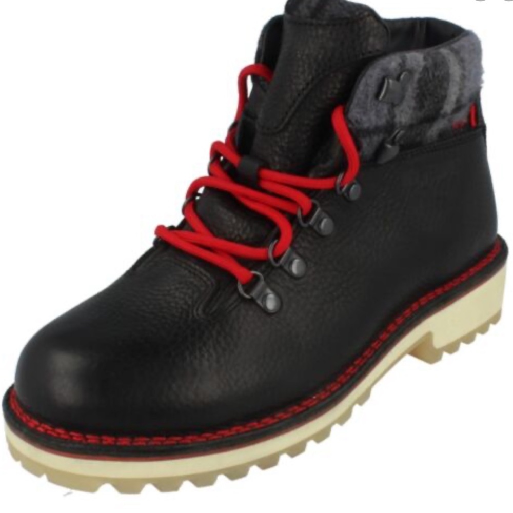 Wolverine tyrol hiking boots.Sz 9D.  NWOT.